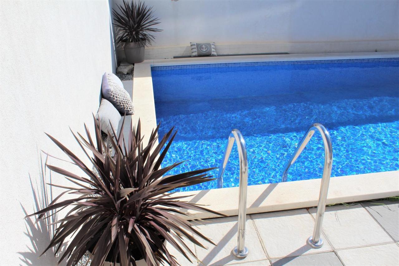 Appartement Poppy With Pool And Bikes